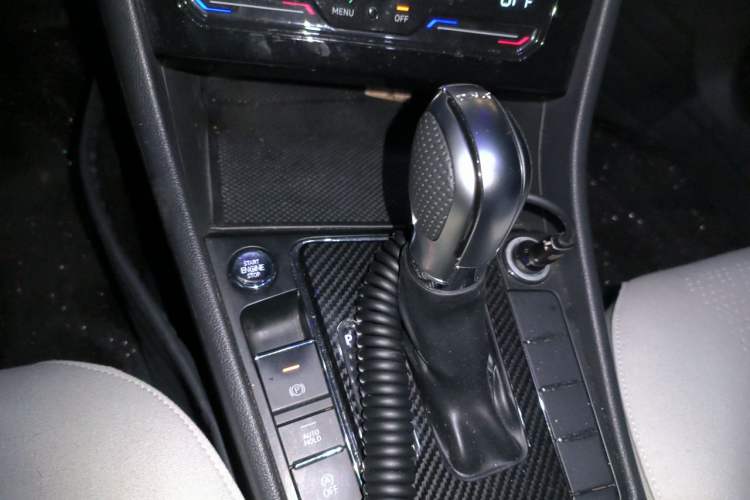 Used Volkswagen Bora 2021 1.5L Automatic Elite Smart Connect Edition Gear Lever