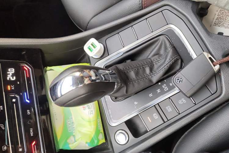 Used Volkswagen Bora 2021 1.5L Automatic Elite Smart Connect Edition Gear Lever