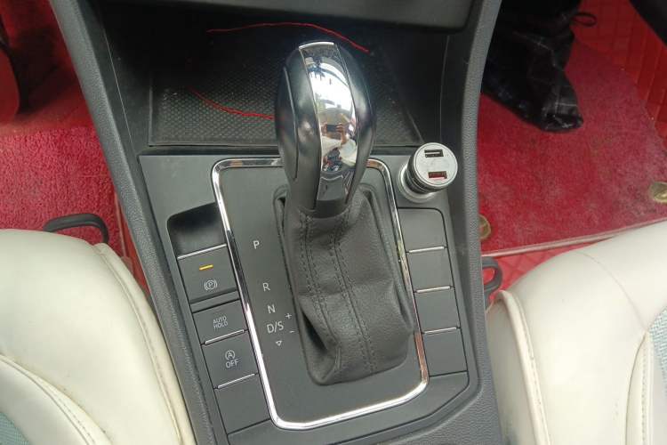 Used Volkswagen Bora 2021 1.5L Automatic Fashionable Smart Connectivity Version Gear Lever