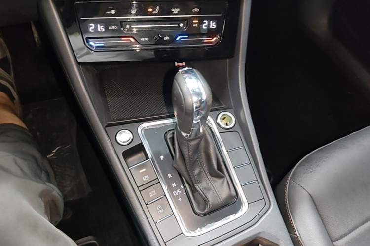 Used Volkswagen Bora 2021 1.5L Automatic Elite Smart Connect Edition Gear Lever