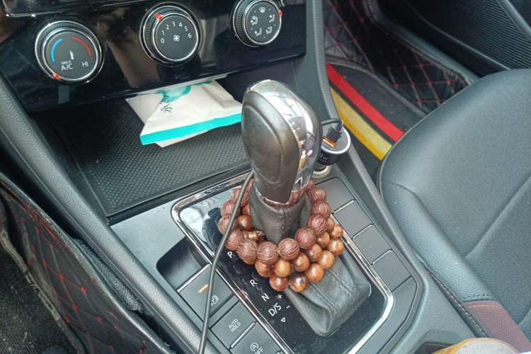 Used Volkswagen Bora 2021 1.5L Automatic Comfort Smart Connect Edition Gear Lever