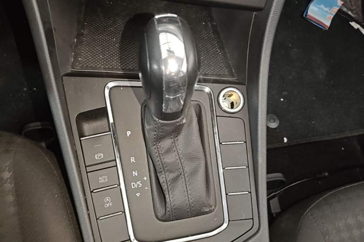 Used Volkswagen Bora 2021 1.5L Automatic Fashionable Smart Connectivity Version Gear Lever