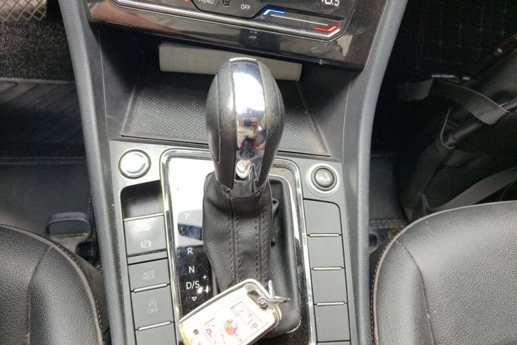 Used Volkswagen Bora 2021 1.5L Automatic Elite Smart Connect Edition Gear Lever