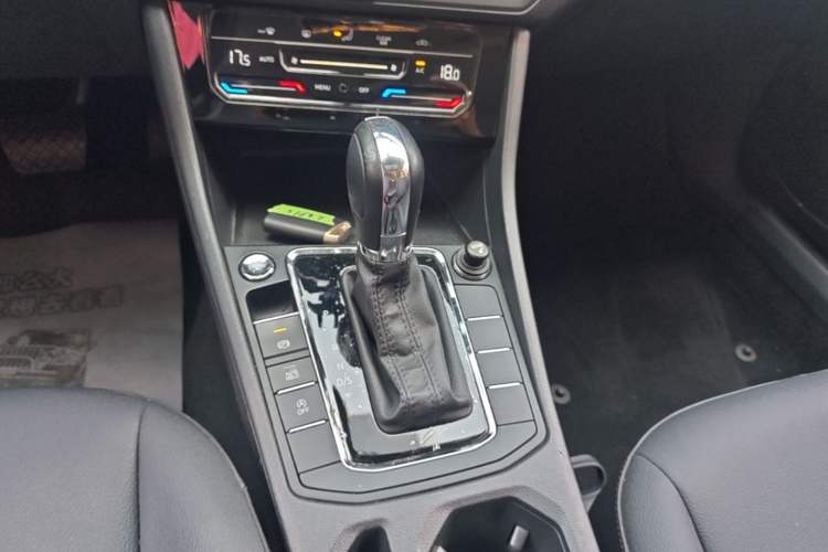 Used Volkswagen Bora 2021 1.5L Automatic Elite Smart Connect Edition Gear Lever