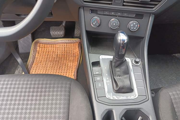 Used Volkswagen Bora 2021 1.5L Automatic Fashionable Smart Connectivity Version Gear Lever