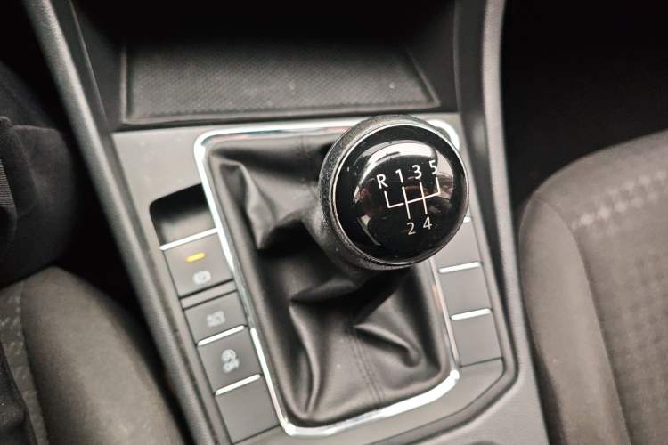 Used Volkswagen Bora 2021 1.5L Manual Fashion Smart Connect Edition Gear Lever