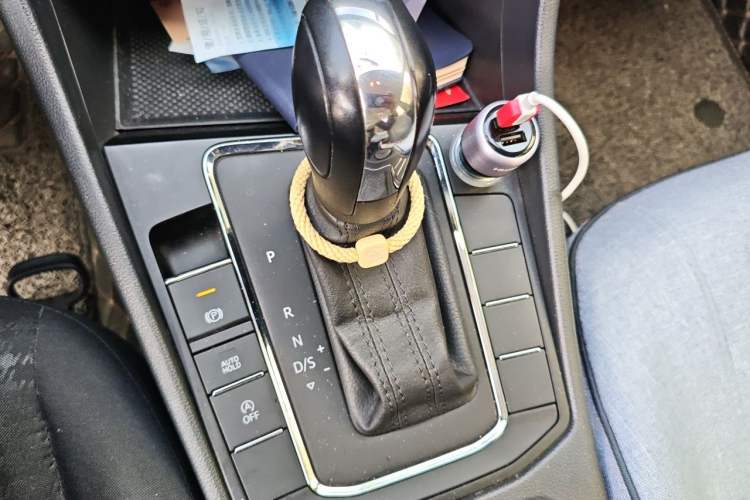 Used Volkswagen Bora 2021 1.5L Automatic Fashionable Smart Connectivity Version Gear Lever