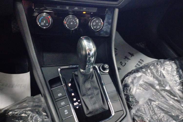 Used Volkswagen Bora 2021 1.5L Automatic Comfort Smart Connect Edition Gear Lever