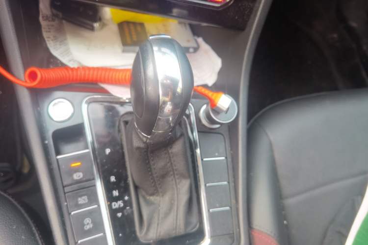 Used Volkswagen Bora 2021 1.5L Automatic Elite Smart Connect Edition Gear Lever