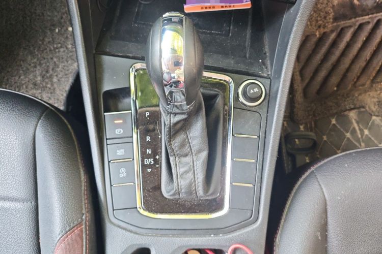 Used Volkswagen Bora 2021 1.5L Automatic Comfort Smart Connect Edition Gear Lever