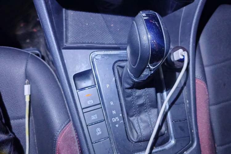 Used Volkswagen Bora 2021 1.5L Automatic Comfort Smart Connect Edition Gear Lever