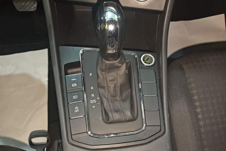 Used Volkswagen Bora 2021 1.5L Automatic Fashionable Smart Connectivity Version Gear Lever