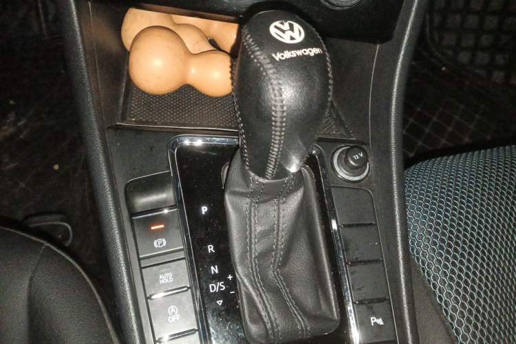 Used Volkswagen Bora 2021 1.5L Automatic Comfort Smart Connect Edition Gear Lever