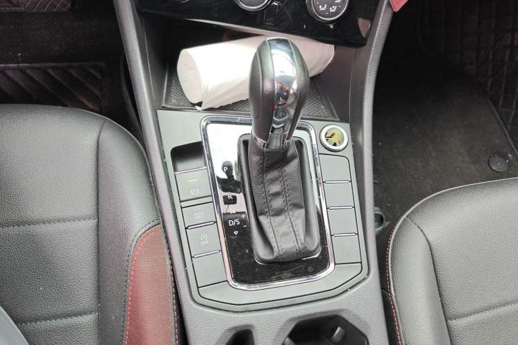 Used Volkswagen Bora 2021 1.5L Automatic Comfort Smart Connect Edition Gear Lever
