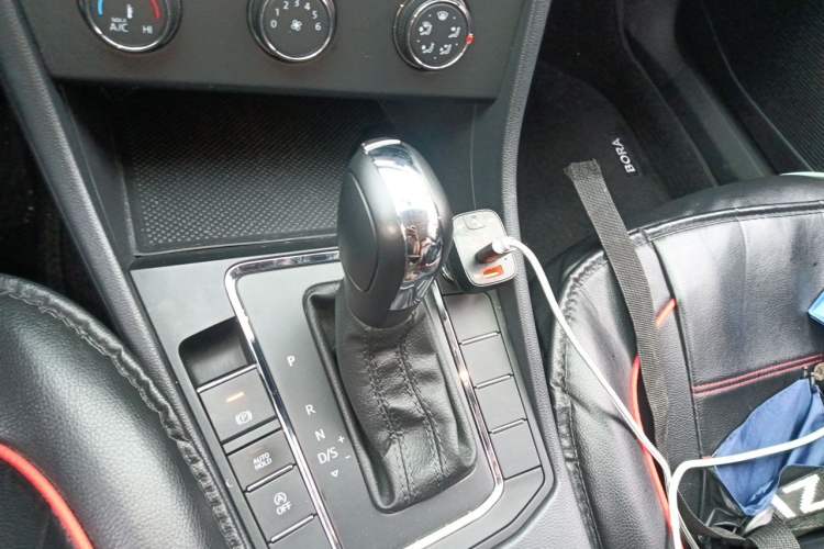 Used Volkswagen Bora 2021 1.5L Automatic Fashionable Smart Connectivity Version Gear Lever
