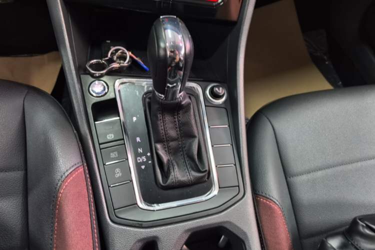 Used Volkswagen Bora 2021 1.5L Automatic Elite Smart Connect Edition Gear Lever