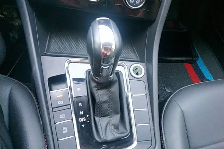 Used Volkswagen Bora 2021 1.5L Automatic Comfort Smart Connect Edition Gear Lever