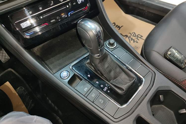 Used Volkswagen Bora 2021 1.5L Automatic Elite Smart Connect Edition Gear Lever