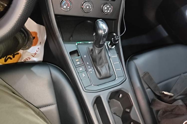 Used Volkswagen Bora 2021 1.5L Automatic Fashionable Smart Connectivity Version Gear Lever