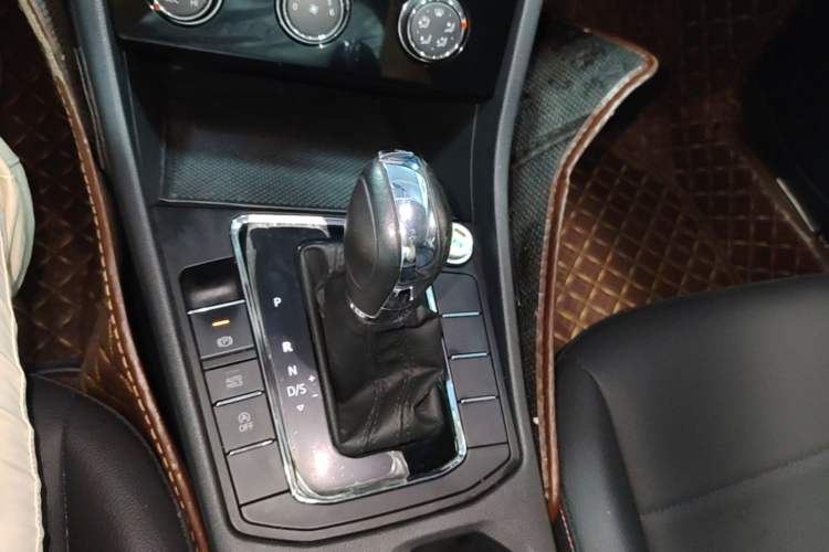 Used Volkswagen Bora 2021 1.5L Automatic Comfort Smart Connect Edition Gear Lever