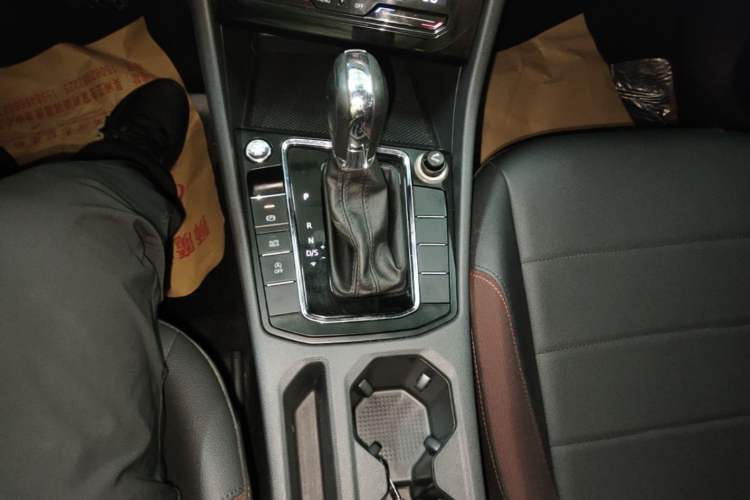 Used Volkswagen Bora 2021 1.5L Automatic Elite Smart Connect Edition Gear Lever