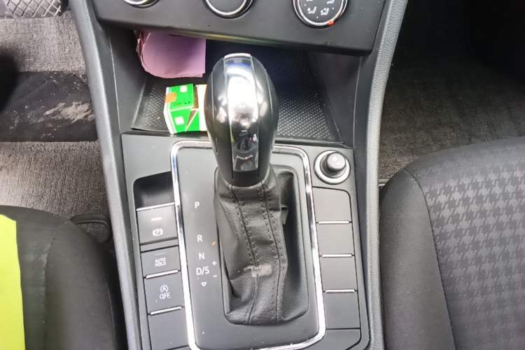 Used Volkswagen Bora 2021 1.5L Automatic Fashionable Smart Connectivity Version Gear Lever