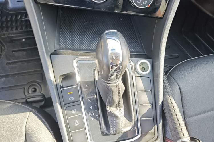 Used Volkswagen Bora 2021 1.5L Automatic Comfort Smart Connect Edition Gear Lever
