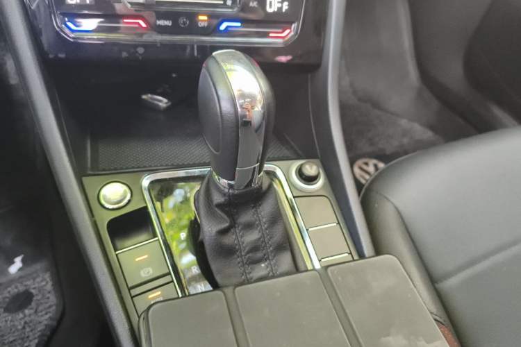 Used Volkswagen Bora 2021 1.5L Automatic Elite Smart Connect Edition Gear Lever