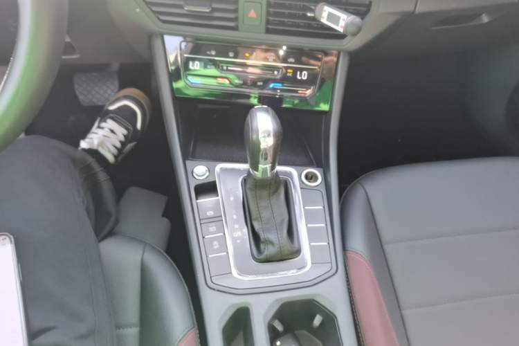 Used Volkswagen Bora 2021 1.5L Automatic Elite Smart Connect Edition Gear Lever