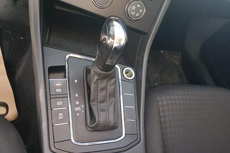 Used Volkswagen Bora 2021 1.5L Automatic Fashionable Smart Connectivity Version Gear Lever