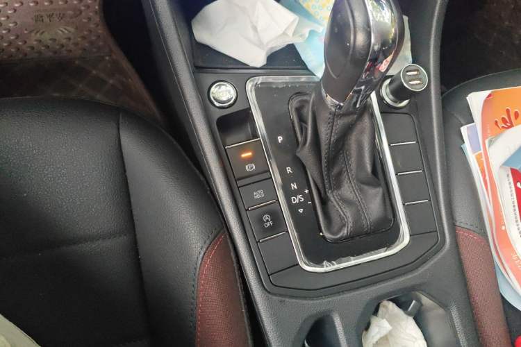 Used Volkswagen Bora 2021 1.5L Automatic Elite Smart Connect Edition Gear Lever