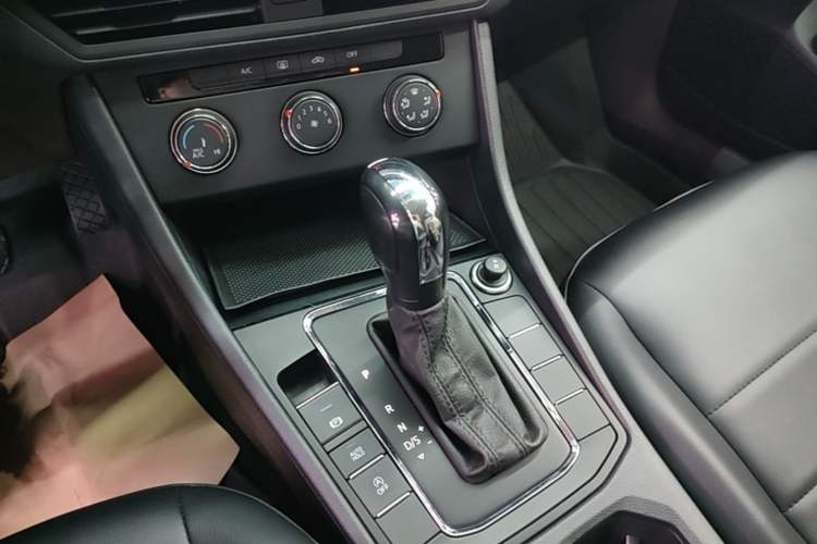 Used Volkswagen Bora 2021 1.5L Automatic Fashionable Smart Connectivity Version Gear Lever