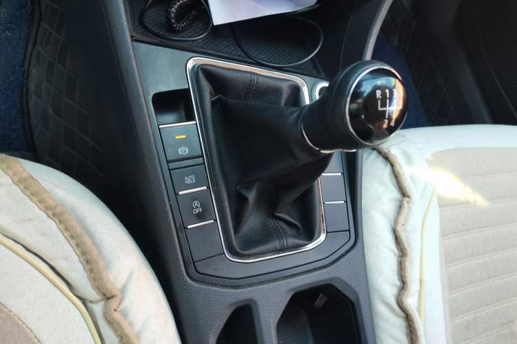 Used Volkswagen Bora 2021 1.5L Manual Fashion Smart Connect Edition Gear Lever