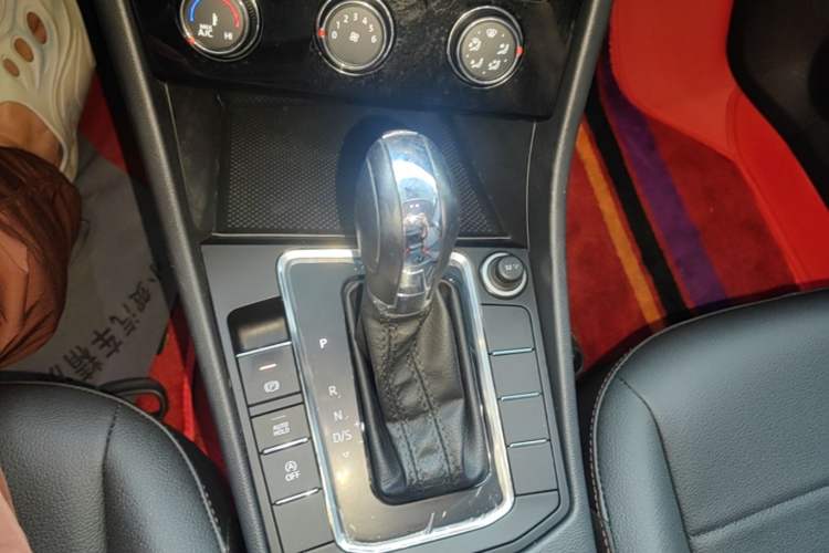 Used Volkswagen Bora 2021 1.5L Automatic Comfort Smart Connect Edition Gear Lever