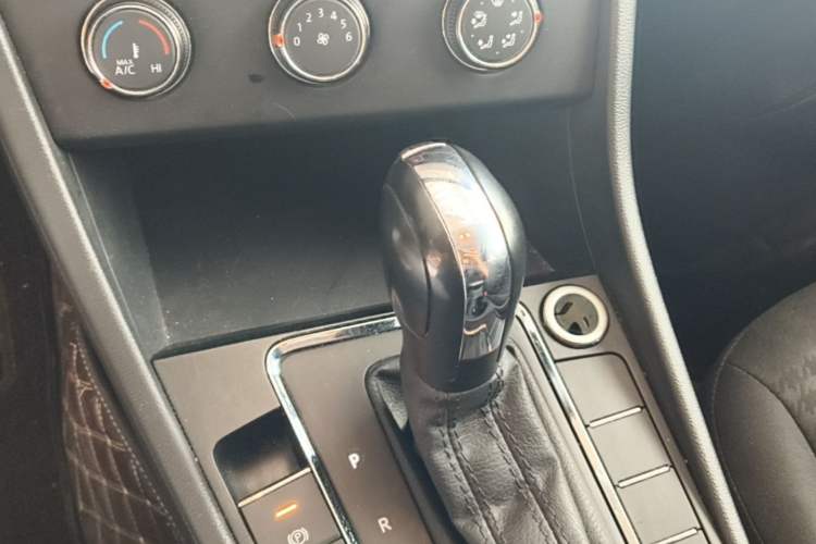 Used Volkswagen Bora 2021 1.5L Automatic Fashionable Smart Connectivity Version Gear Lever