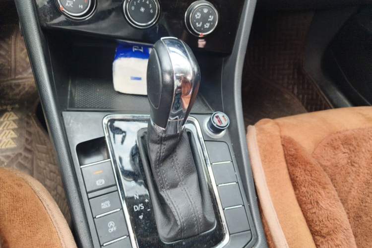 Used Volkswagen Bora 2021 1.5L Automatic Comfort Smart Connect Edition Gear Lever