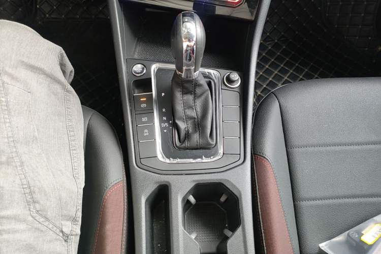 Used Volkswagen Bora 2021 1.5L Automatic Elite Smart Connect Edition Gear Lever