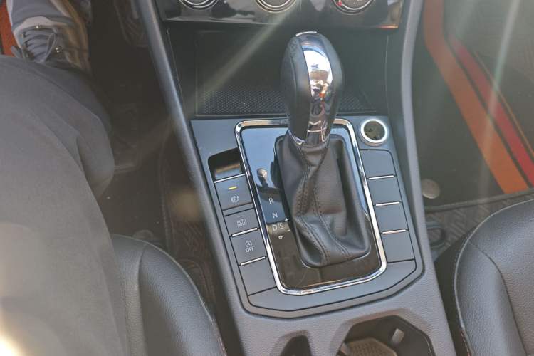 Used Volkswagen Bora 2021 1.5L Automatic Comfort Smart Connect Edition Gear Lever