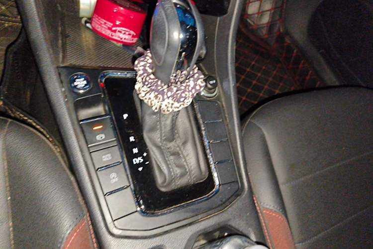 Used Volkswagen Bora 2021 1.5L Automatic Elite Smart Connect Edition Gear Lever