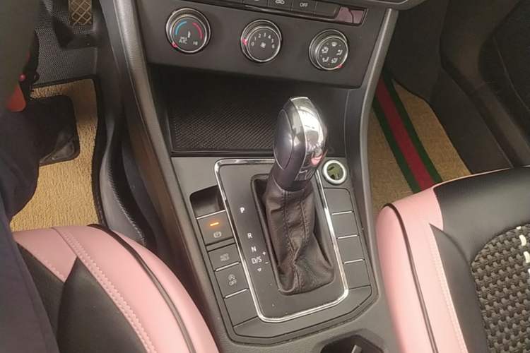Used Volkswagen Bora 2021 1.5L Automatic Fashionable Smart Connectivity Version Gear Lever