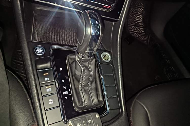 Used Volkswagen Bora 2021 1.5L Automatic Elite Smart Connect Edition Gear Lever