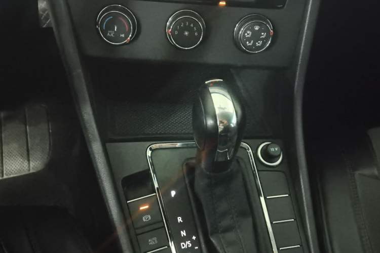 Used Volkswagen Bora 2021 1.5L Automatic Fashionable Smart Connectivity Version Gear Lever