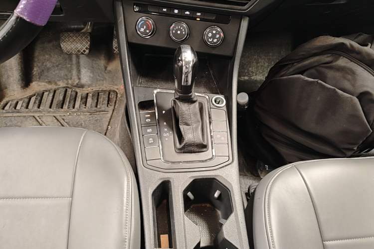 Used Volkswagen Bora 2021 1.5L Automatic Fashionable Smart Connectivity Version Gear Lever