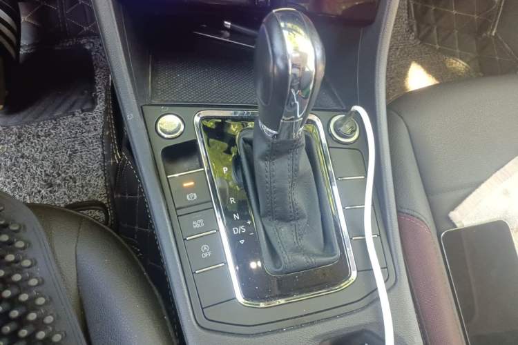 Used Volkswagen Bora 2021 1.5L Automatic Elite Smart Connect Edition Gear Lever
