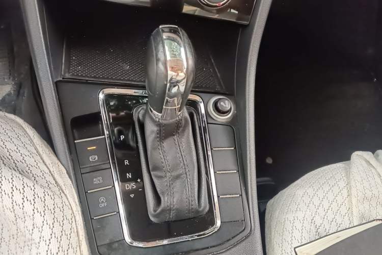 Used Volkswagen Bora 2021 1.5L Automatic Comfort Smart Connect Edition Gear Lever