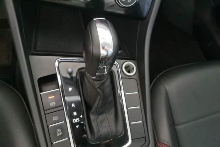 Used Volkswagen Bora 2021 1.5L Automatic Comfort Smart Connect Edition Gear Lever