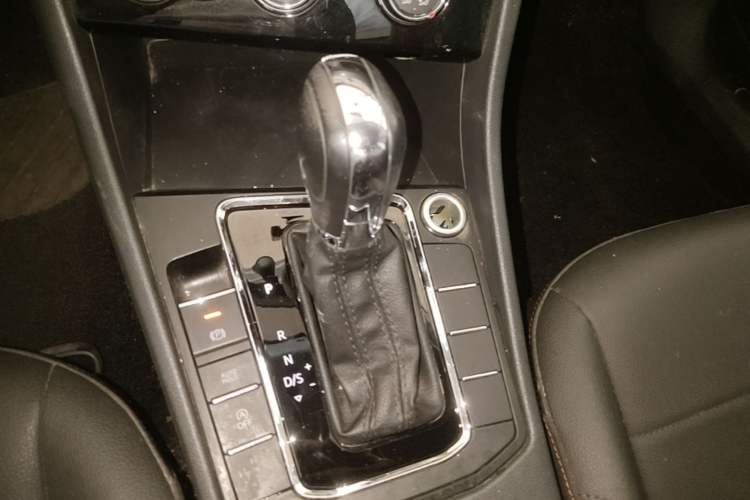Used Volkswagen Bora 2021 1.5L Automatic Comfort Smart Connect Edition Gear Lever