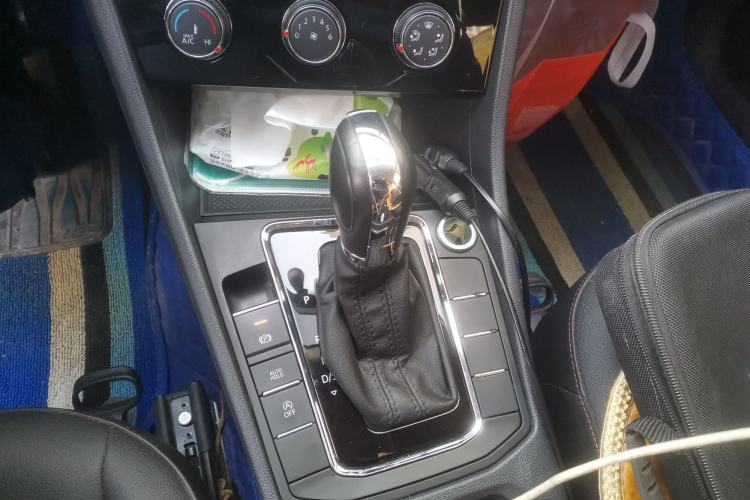 Used Volkswagen Bora 2021 1.5L Automatic Comfort Smart Connect Edition Gear Lever