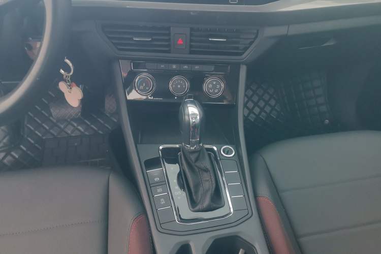 Used Volkswagen Bora 2021 1.5L Automatic Comfort Smart Connect Edition Gear Lever
