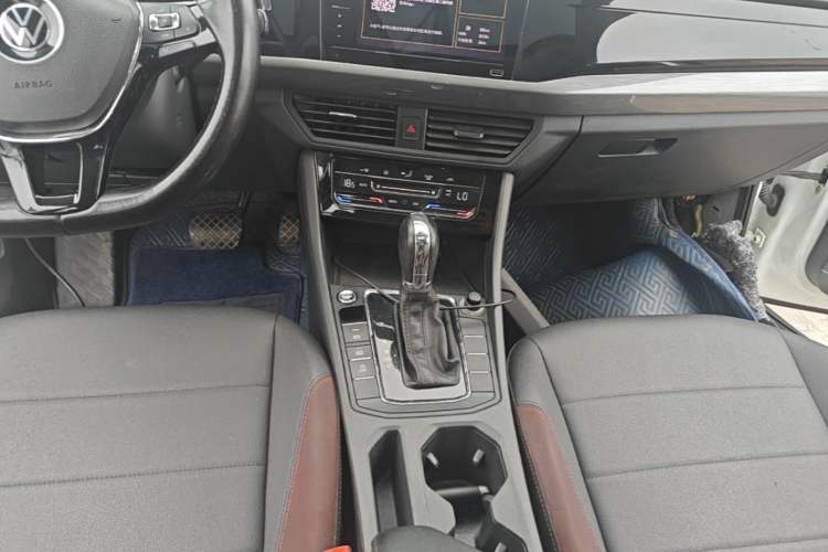 Used Volkswagen Bora 2021 1.5L Automatic Elite Smart Connect Edition Gear Lever
